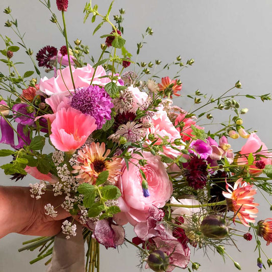 Flower Arranging: Hand-tied Bouquet.
